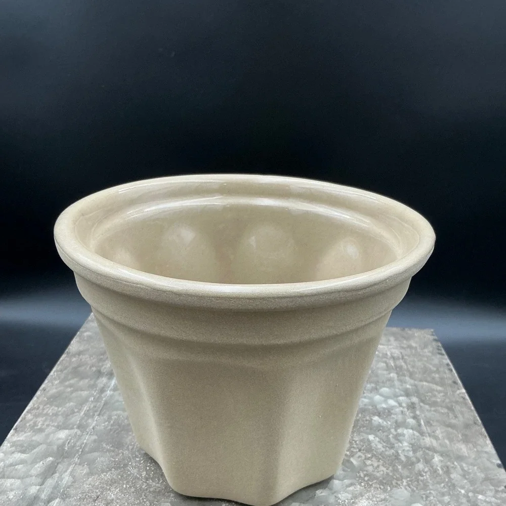 Vintage Fluted Stoneware Bundt Cake Mold Tan Ceramic Baking Pan Farmhouse Decor